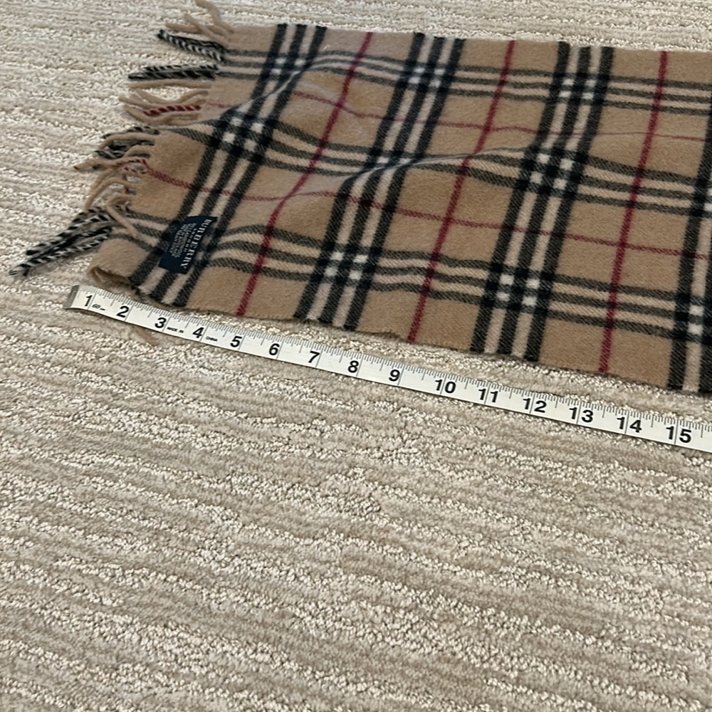 Authentic Burberry Nova check scarf - Picture 5 of 6